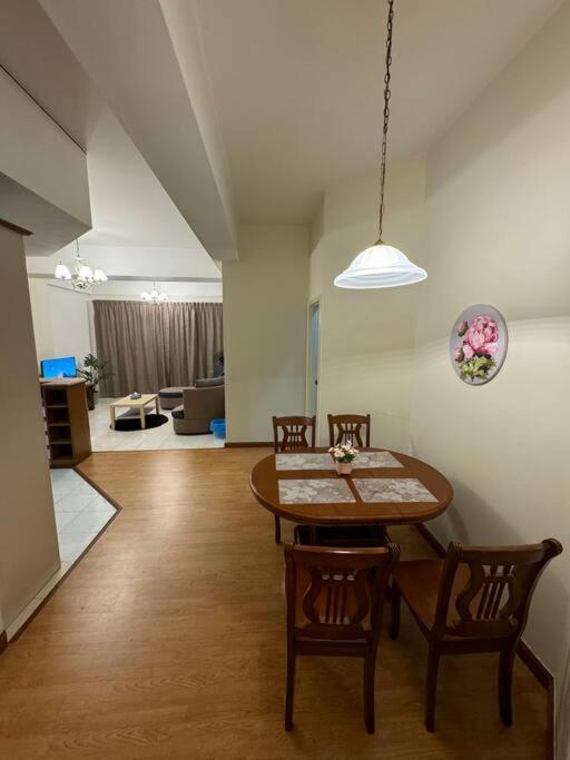 Riverview Home @Waterfront Kch Kuching Exterior foto